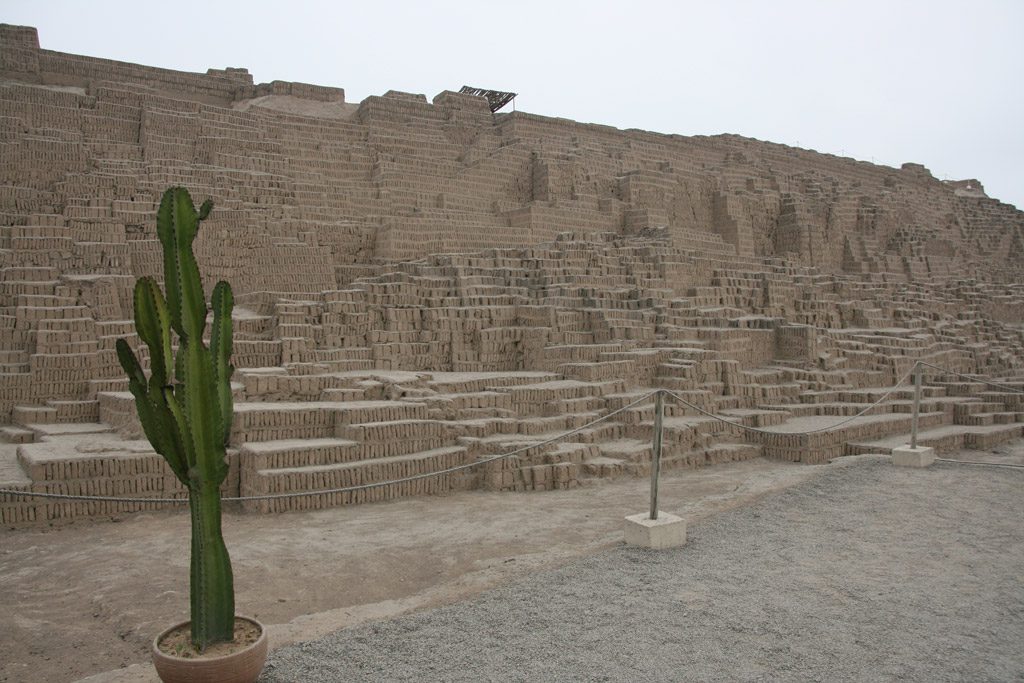 huaca_pucllana.jpg